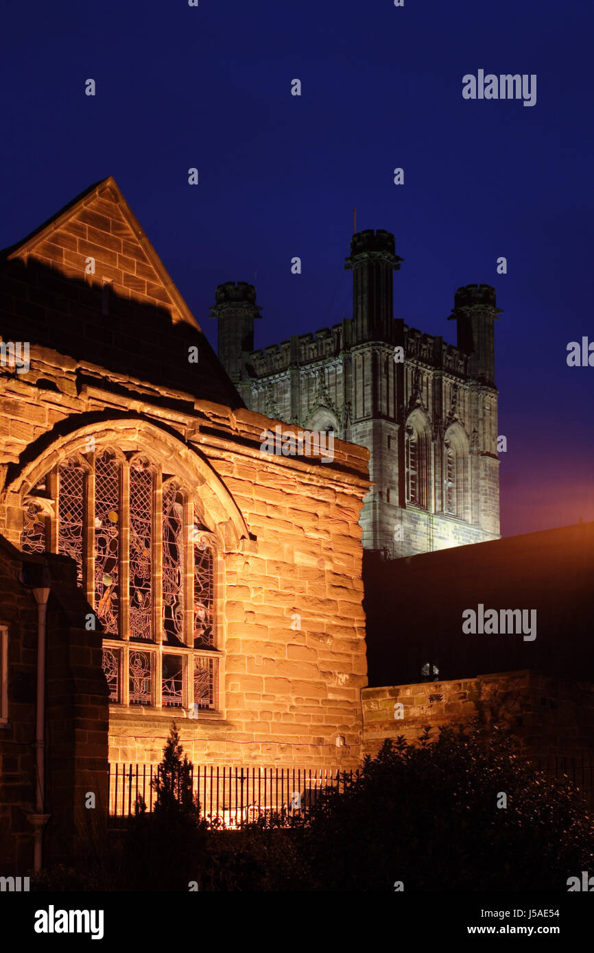 La Catedral de Chester en la noche Foto de stock