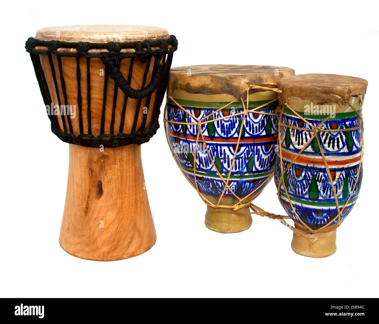Mano a mano de madera instrumentos musicales piel ritmo de percusión  tambores tímpano Fotografía de stock - Alamy