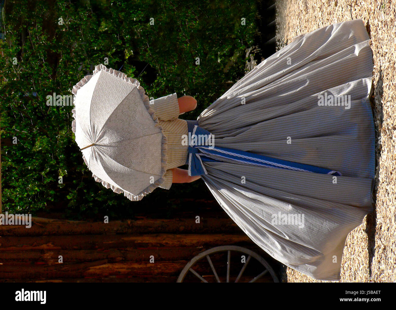 Rueda de moda usa la sombrilla colono cartwheel country western a la vieja usanza desgastado Foto de stock