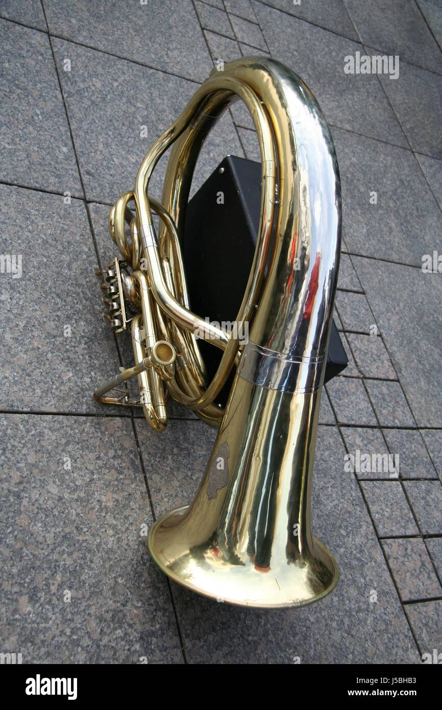 Trombone trombones fotografías e imágenes de alta resolución - Página 5 -  Alamy