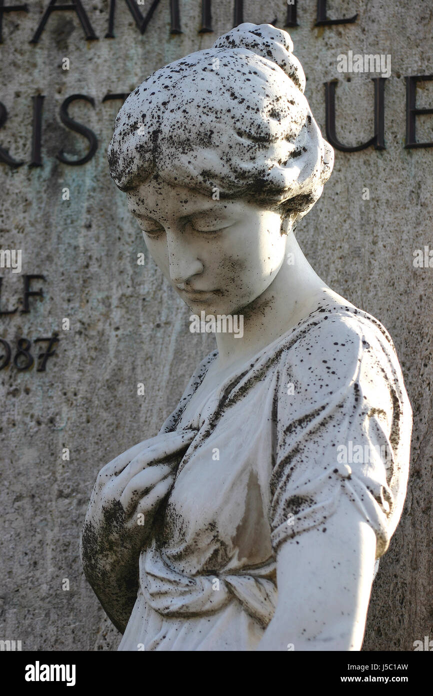 Mujer mano monumento estatua de muerte cara escultura perdida de Viena