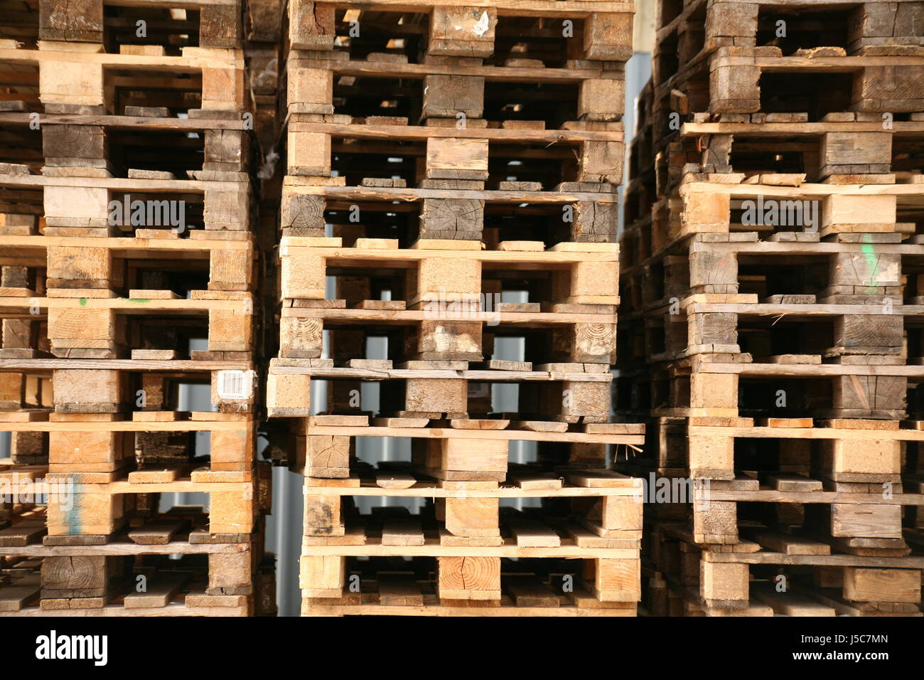 Envío paletas apiladas de la pila de transporte Material de Embalaje Embalaje Embalaje Foto de stock