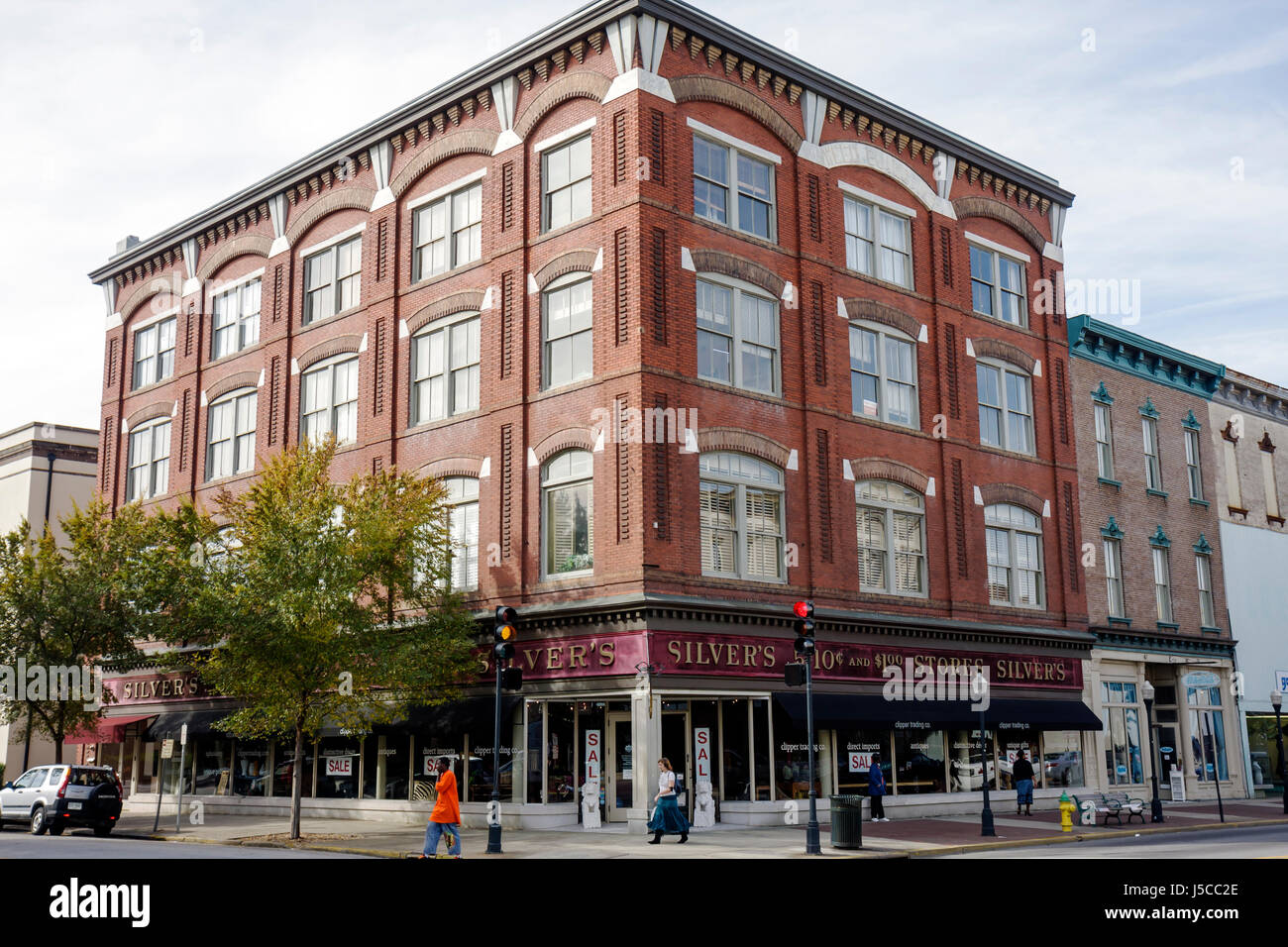 Georgia Savannah, Distrito Histórico de Savannah, edificio de construcción de tejas, Broughton Street, 1900, arquitectura de ladrillo rojo, Silver's Five & Dime, tienda de variedades, nostalgia, re Foto de stock