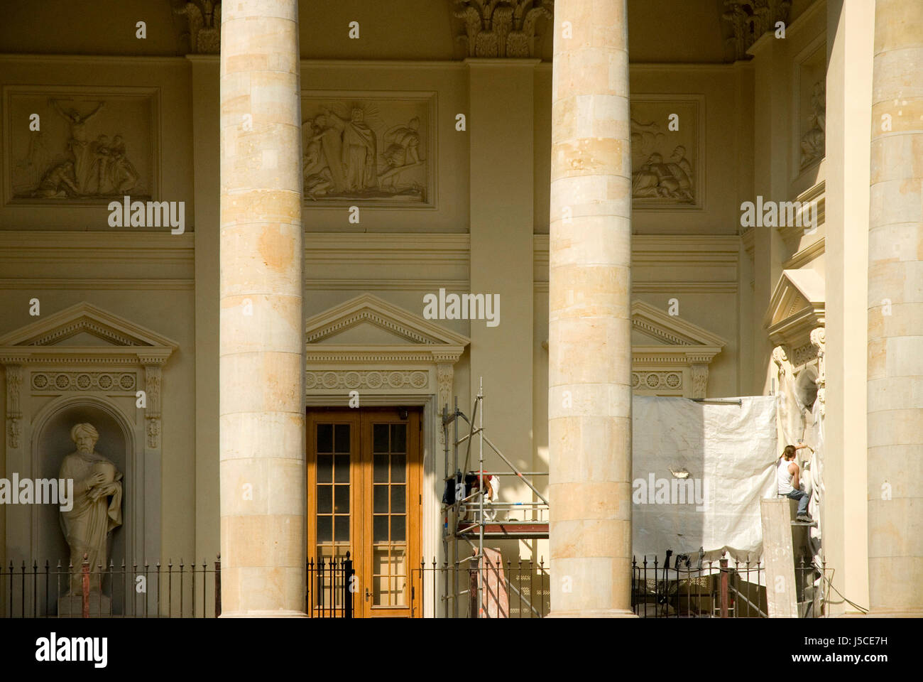 Columnas de detalle puerta Alemania Berlín capital de República Federal de Alemania fachada Foto de stock