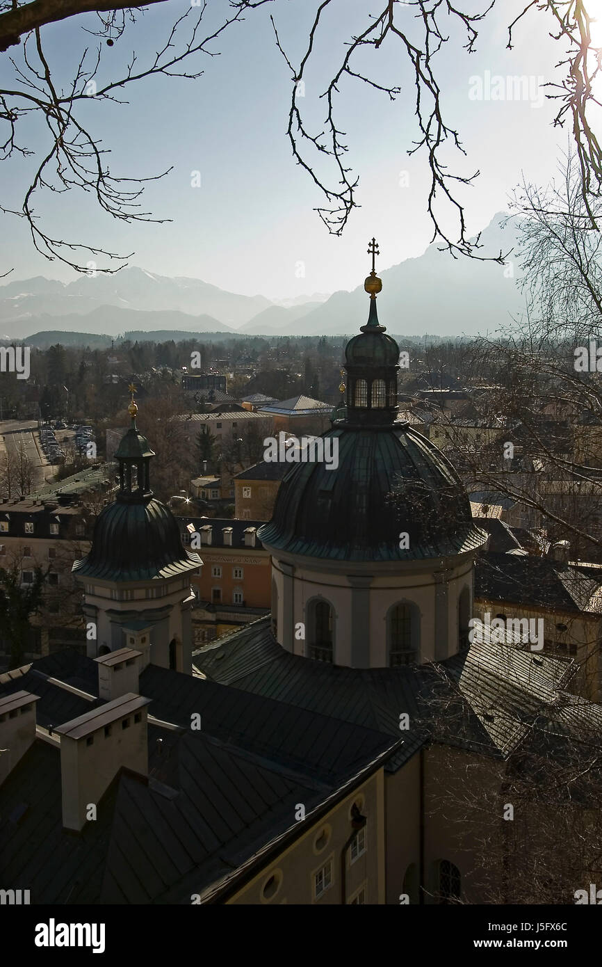 La música de iglesia de la torre arte árboles árbol catedral dome austriacos casco antiguo puente Foto de stock