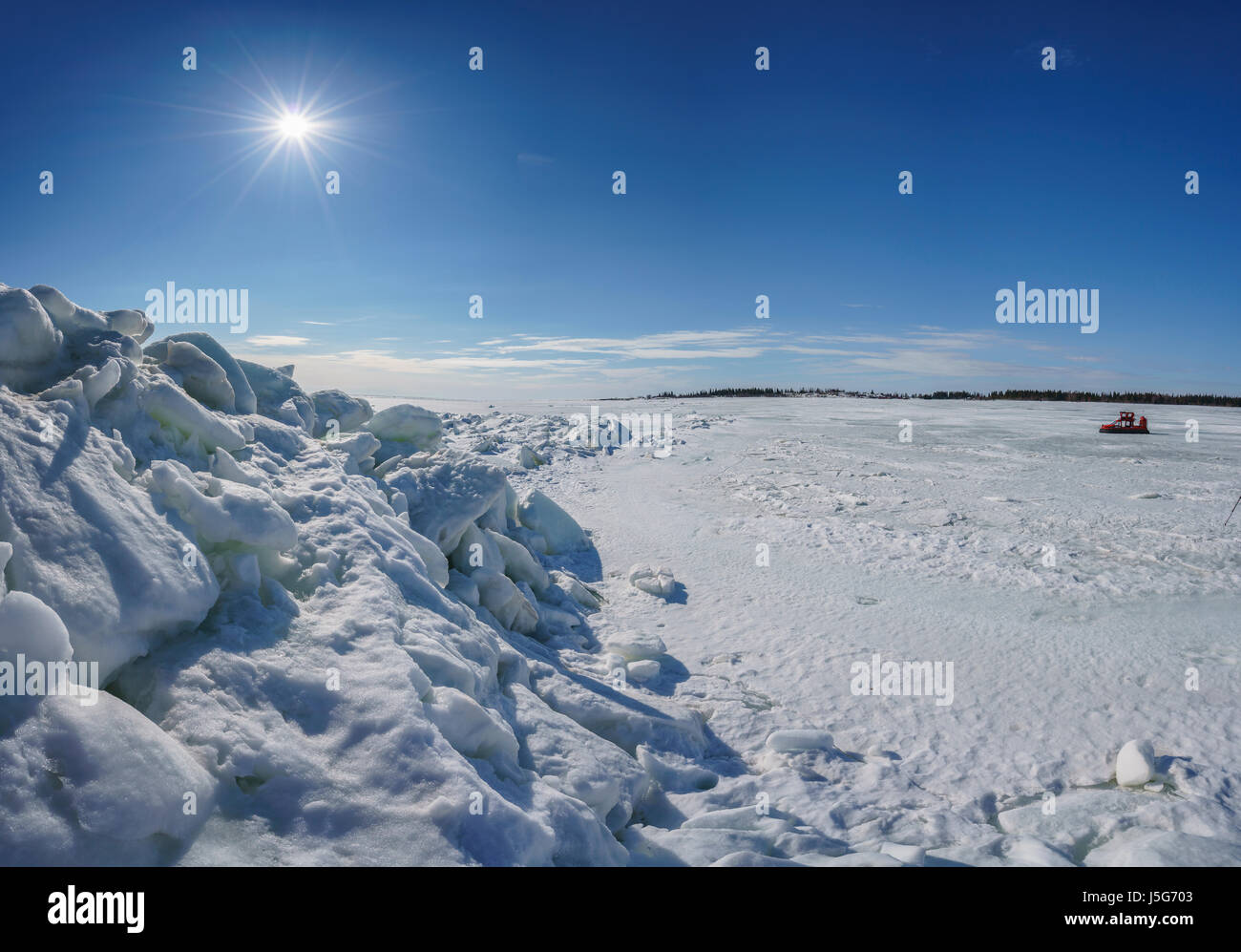 Los montones de nieve boulders, Laponia, Suecia Foto de stock