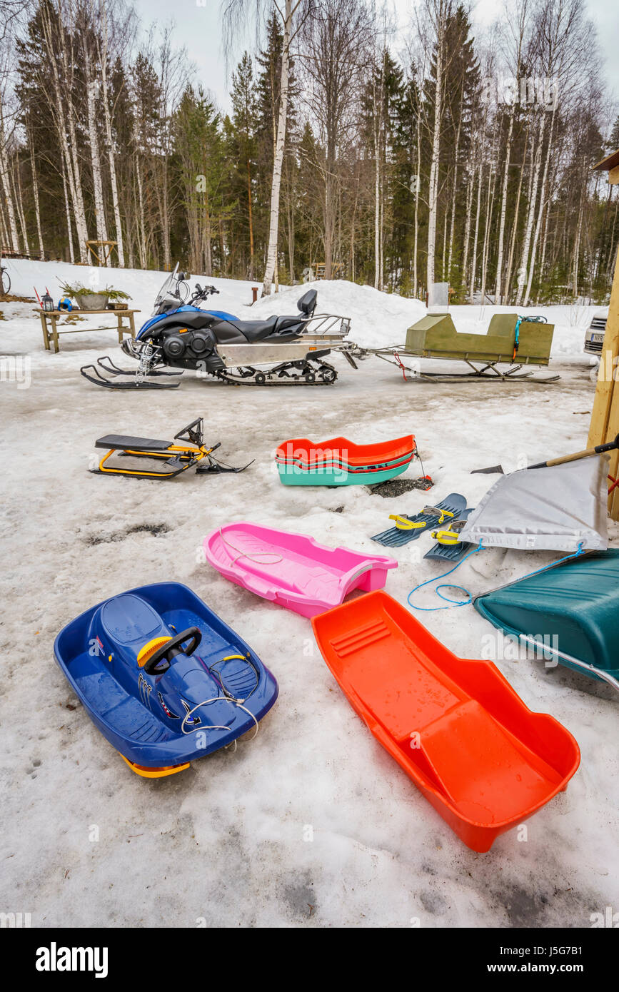 Motos de nieve y trineos, Laponia, Suecia Foto de stock