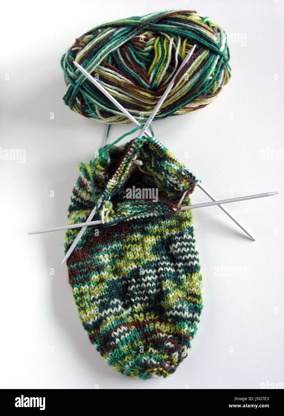 Invierno frío color verde colorido precioso múltiples ricamente coloreado lana Foto de stock