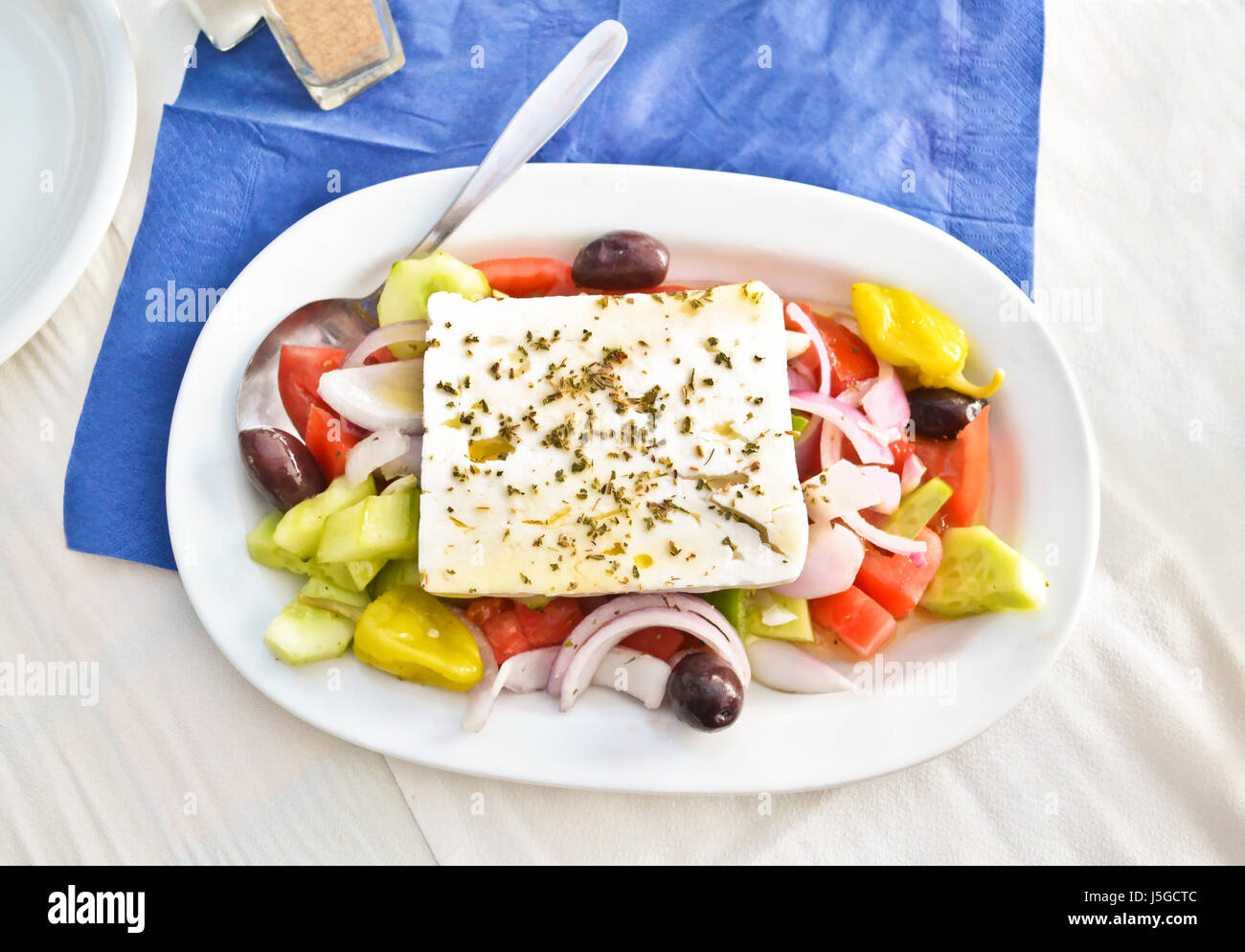 Ensalada griega con queso feta griego Fotografía de stock Alamy