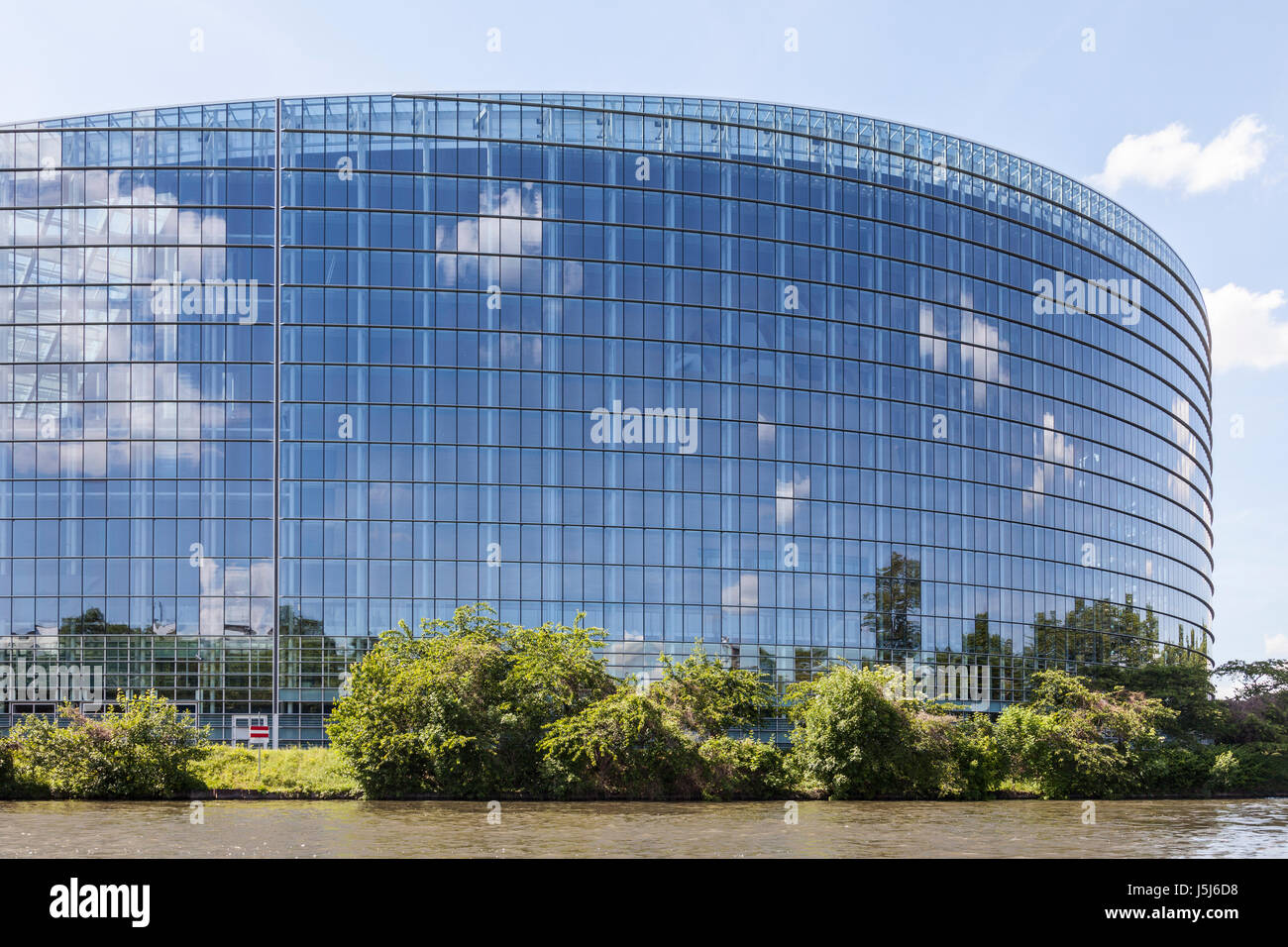 El edificio Louise Weiss - Parlamento Europeo - Estrasburgo, Alsacia, Francia. Foto de stock