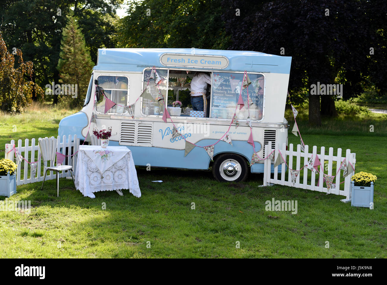 Vintage helados Van (Apple día Brighton, Stanmer Park, Inglaterra) Foto de stock