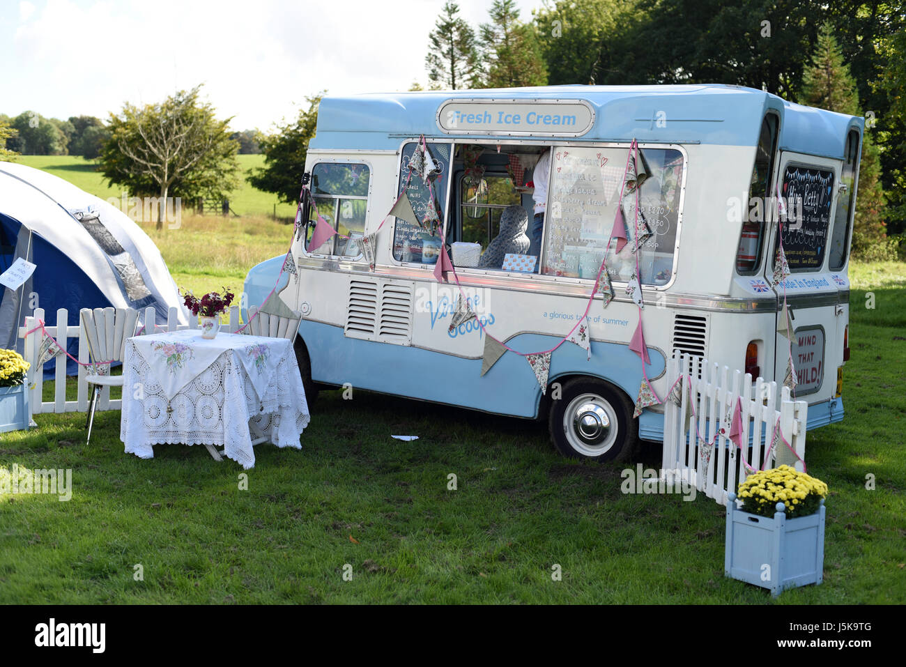 Vintage helados Van (Apple día Brighton, Stanmer Park, Inglaterra) Foto de stock