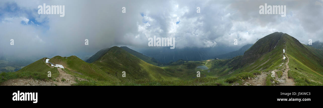Peligro de estación Senderismo Senderismo ramble cumbre rambler vista valle de niebla Foto de stock