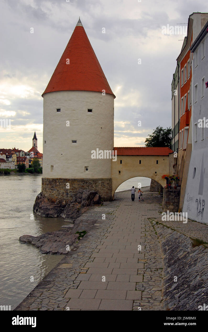 Torre vieja ciudad histórica Baviera Danubio blancos sapiently federal alemán Foto de stock