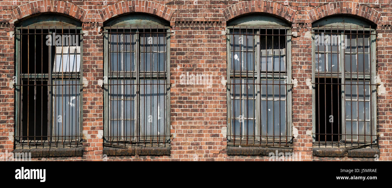 Latticed windows fotografías e imágenes de alta resolución - Alamy