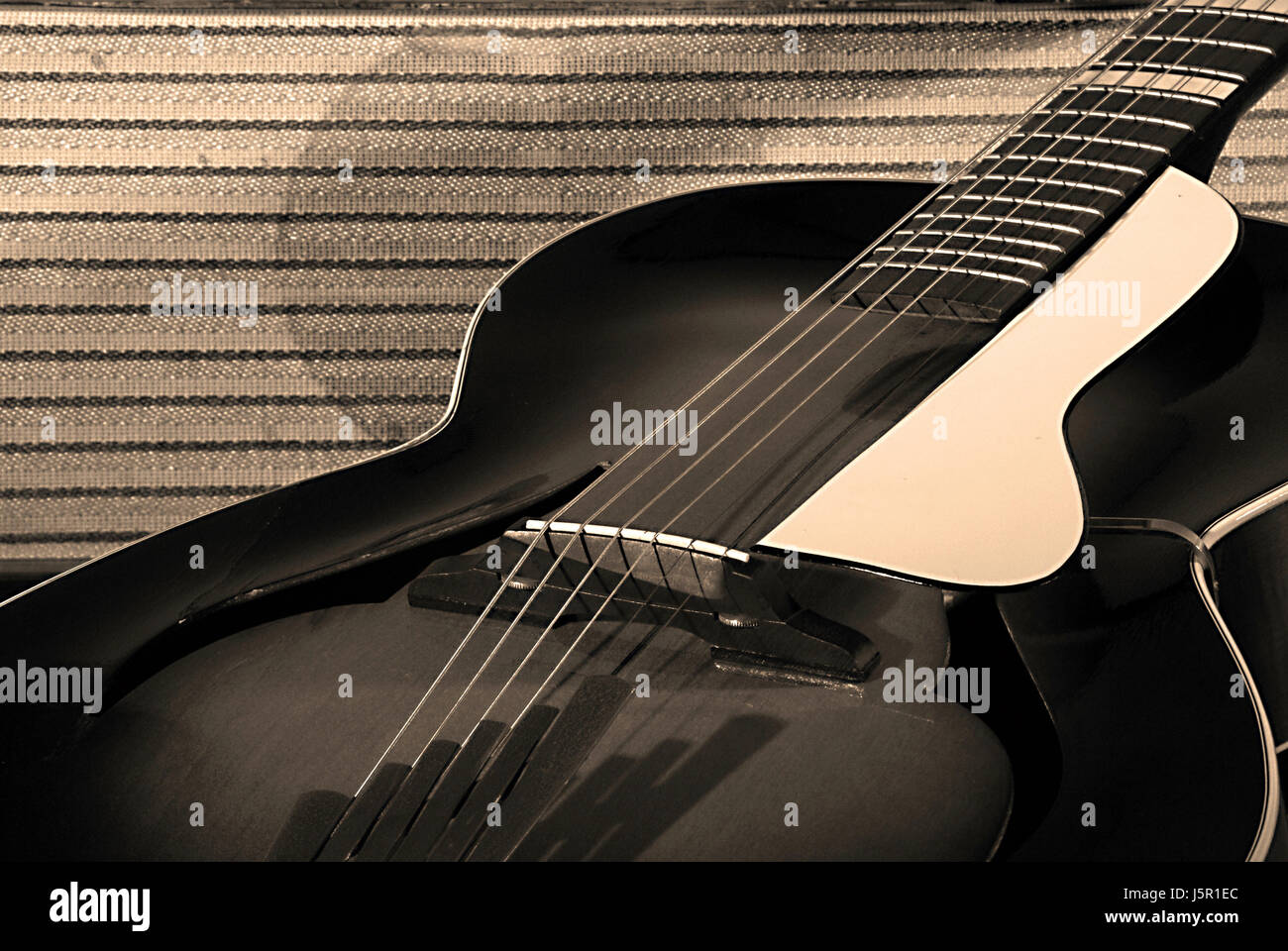 Instrumentos musicales música jazz guitarra años swing método instrumento  medida Fotografía de stock - Alamy