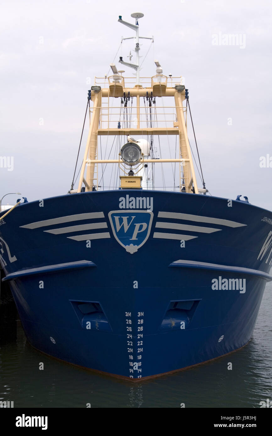 Modernidad moderno puerto puertos pesqueros radar reflector de radio del buque pesquero Foto de stock