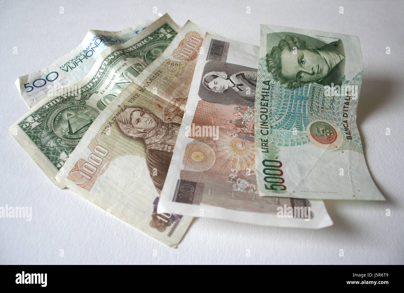 Pagar en moneda dólar Europa comprar billetes de banco extranjeros de países extranjeros Foto de stock