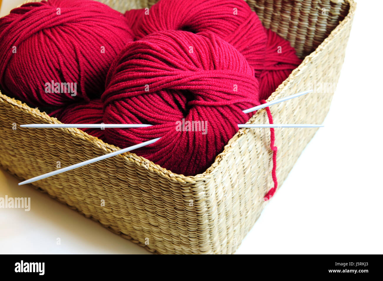 Artesanías tejido de lana de lana pelota tejer mallas maschenprobe stricknadeln rojo Foto de stock