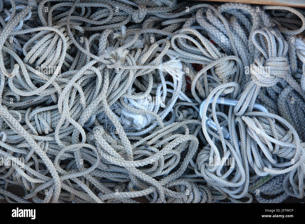 Rocío marinera material del cordón cuerda nudo marinero rocío caos material cable metálico Foto de stock