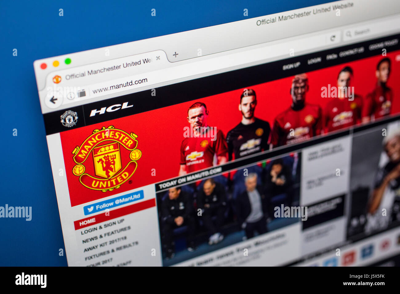 Londres, Reino Unido - 17 DE MAYO DE 2017: La página de inicio del sitio web oficial de Manchester United Football Club, visualizar en una pantalla de ordenador, el 17 de mayo de 2017. Foto de stock