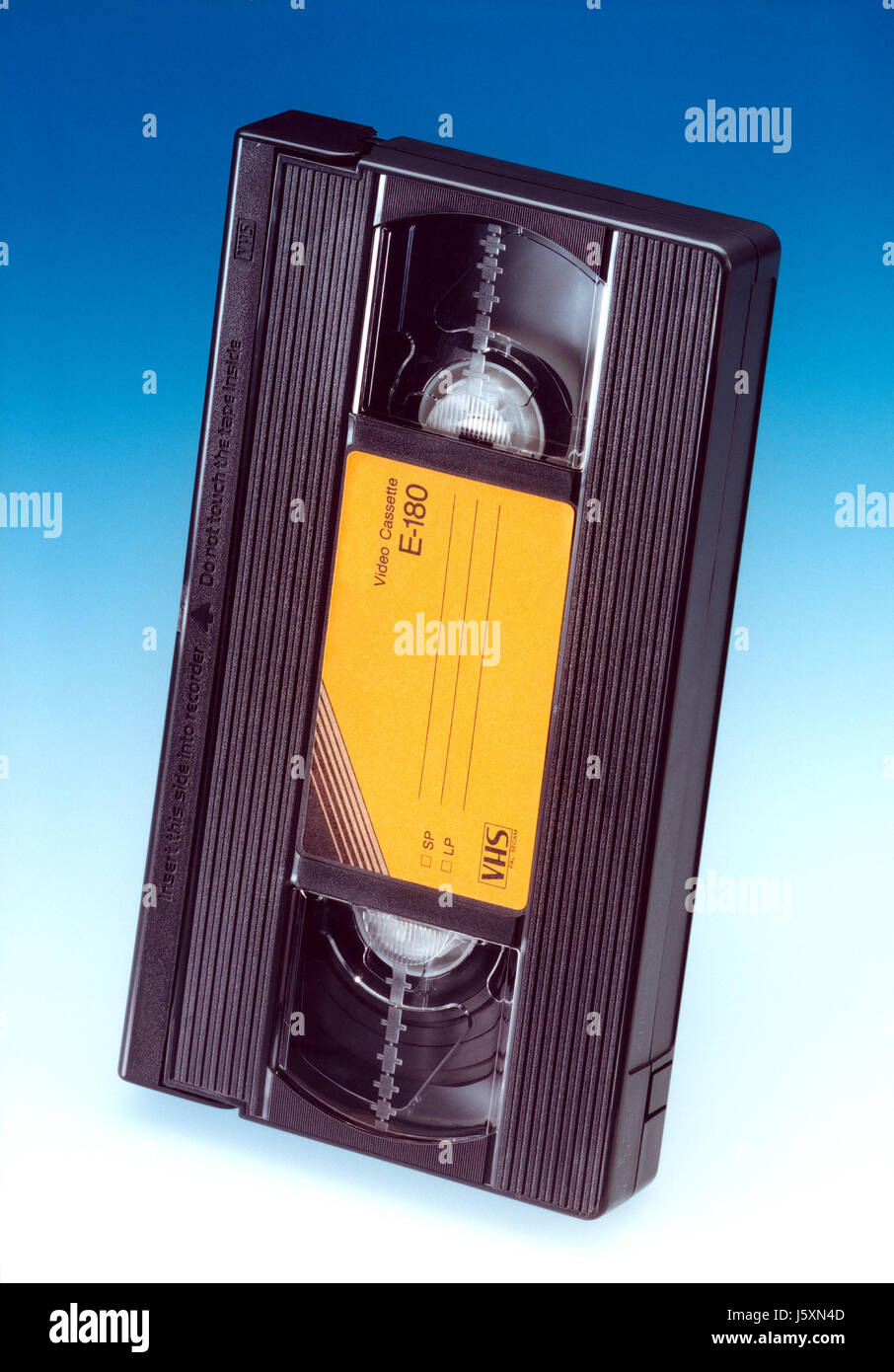 Cintas de vídeo antiguas cintas de cassette de película de cine de  portadora de video antiguos Fotografía de stock - Alamy