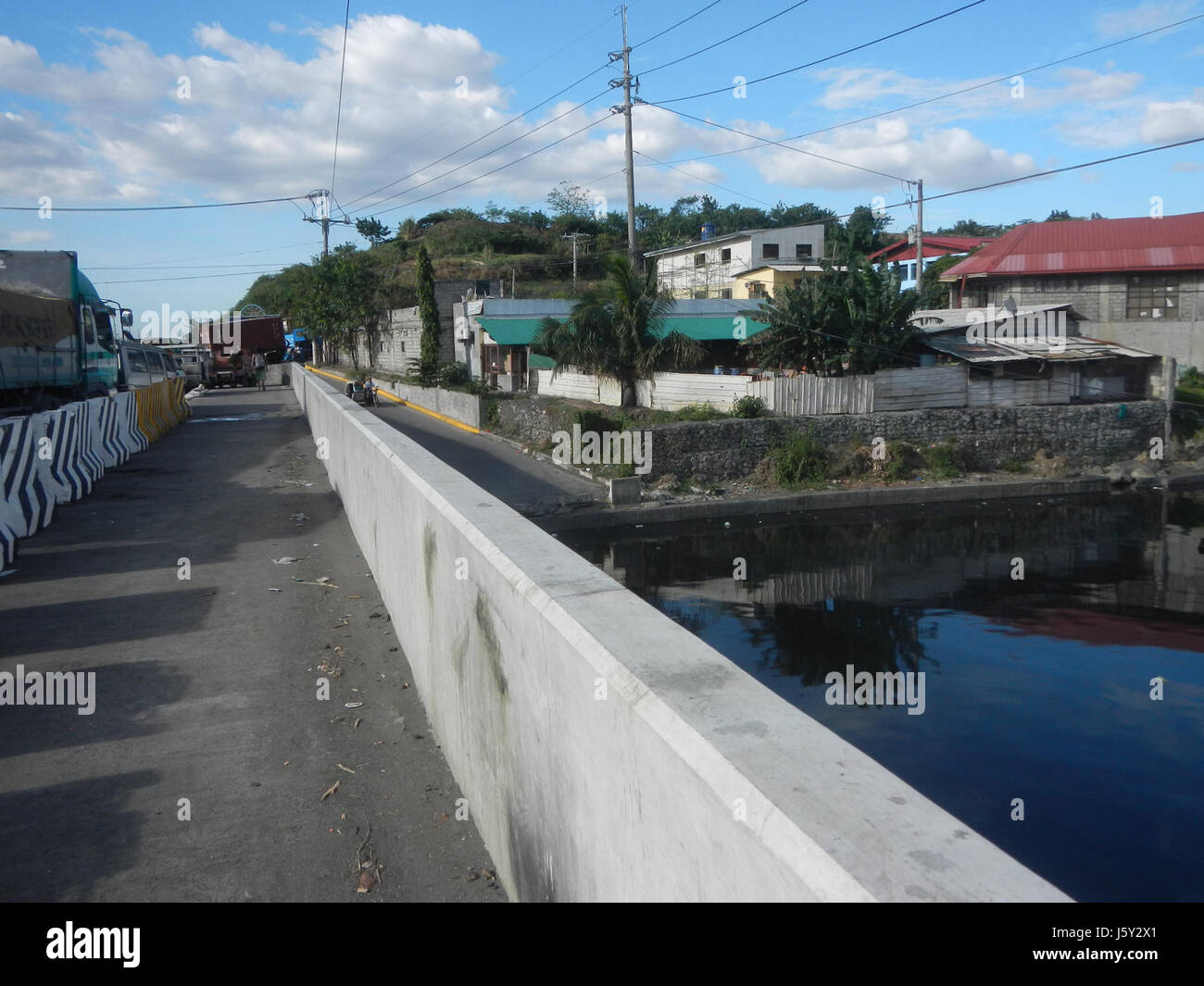 0178 R-42 I puente Estero de Vitas Marcos camino Tondo tugurios en Manila Foto de stock