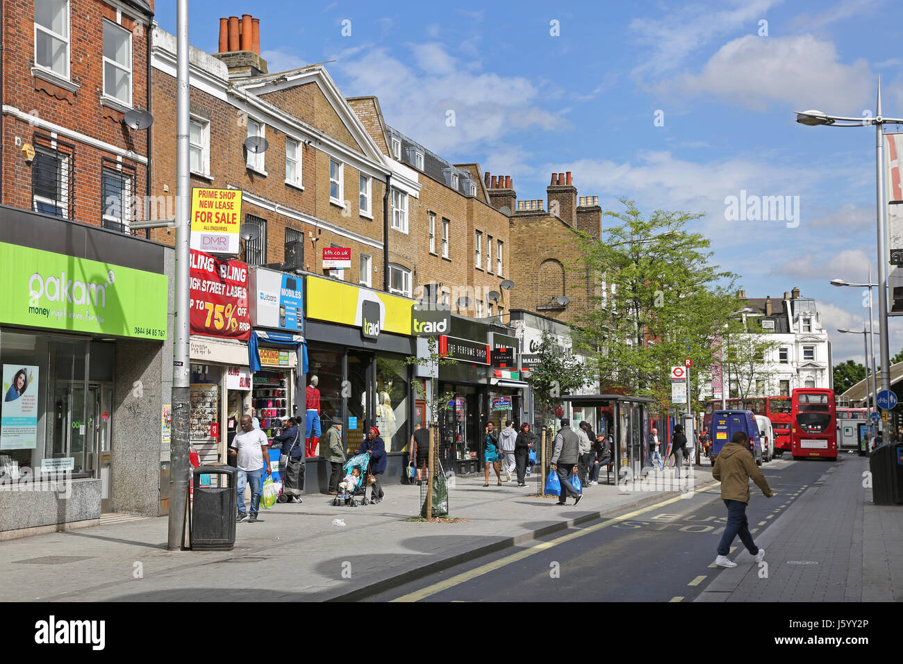 Rye Lane, Peckham, sur de Londres. Concurrida calle comercial en el