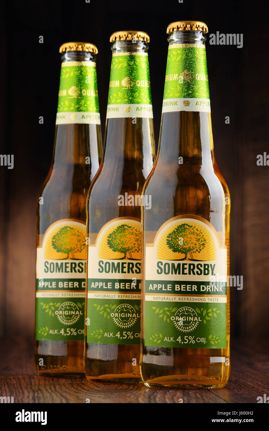 POZNAN, Polonia - Junio 22, 2016: sidra Somersby es una marca de 4,5% abv  sidra producida por la compañía cervecera danesa Carlsberg Group. Se vende  en mo Fotografía de stock - Alamy