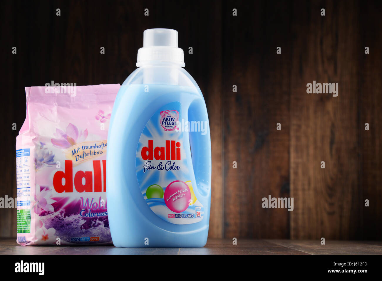 Detergentes líquidos para la ropa fotografías e imágenes de alta resolución  - Alamy