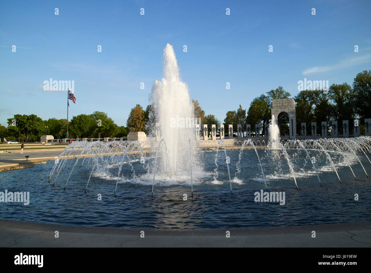 Memorial piscina y fuentes nacionales de la guerra mundial 2 memorial Washington DC, EE.UU. Foto de stock