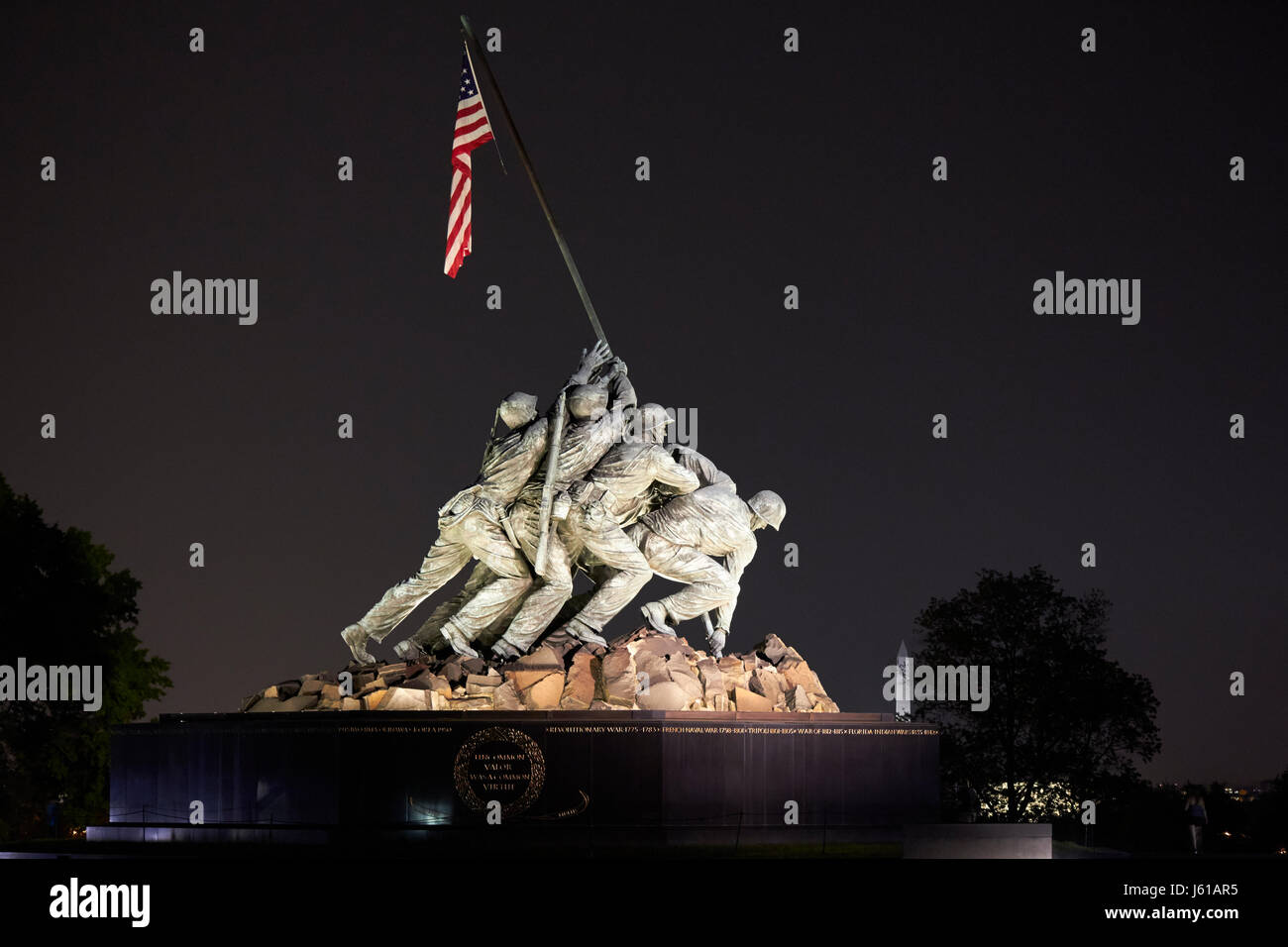 Estados Unidos Marine Corps War Memorial Iwo Jima estatua de noche Washington DC, EE.UU. Foto de stock