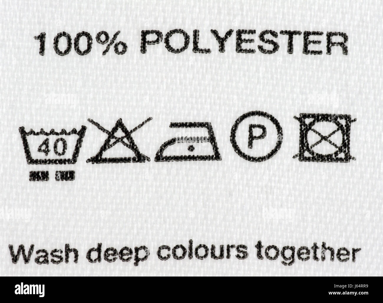 Etiqueta de instrucciones lavado lavado de ropa ropa de tela sintética de poliéster info Fotografía de stock - Alamy