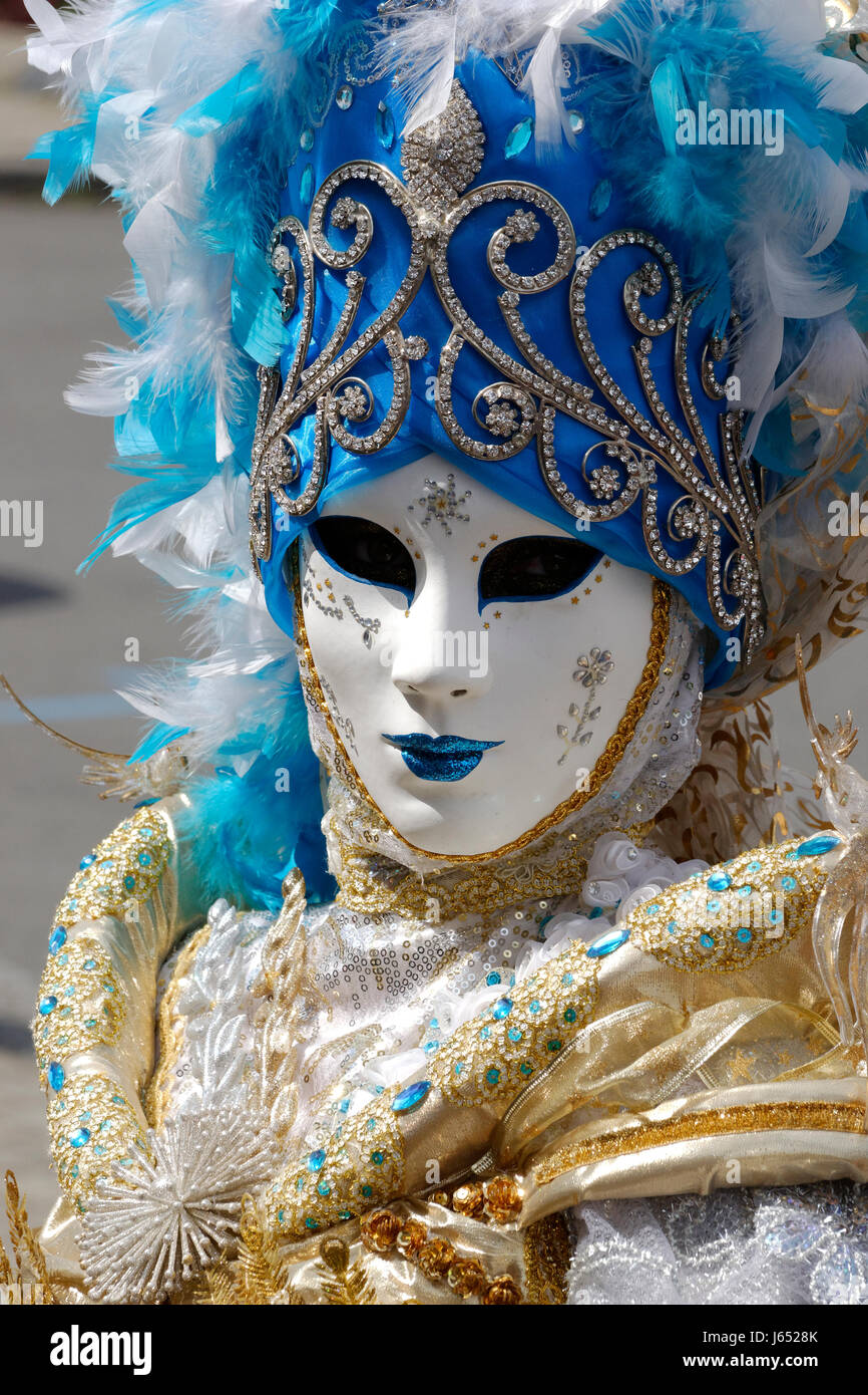 Mujer vestida con traje para carnaval fotografías e imágenes de alta  resolución - Página 5 - Alamy