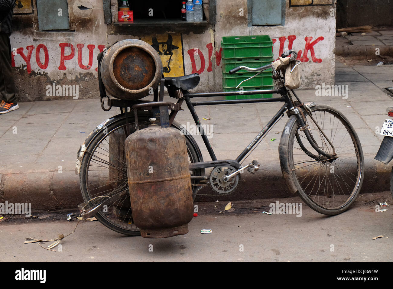 Bicicleta de entrega de gas fotografías e imágenes de alta resolución -  Alamy