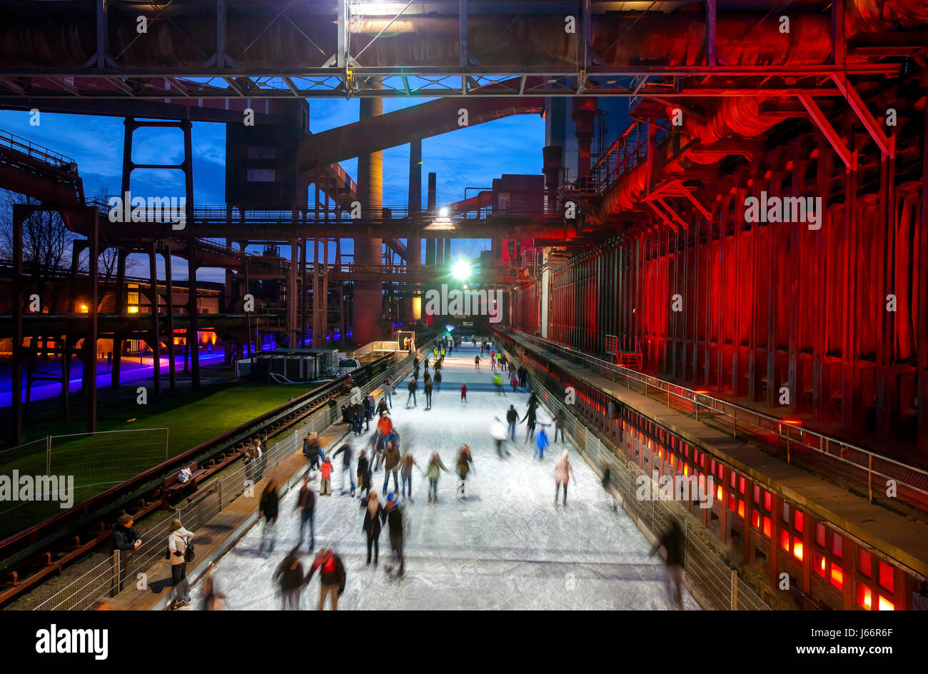 Pista de patinaje sobre hielo, pista de hielo, cocinar vegetales Zollverein mina de carbón Zollverein, Complejo Industrial, patrimonio de la humanidad UNESCO Zeche Zollverein, Essen, Foto de stock