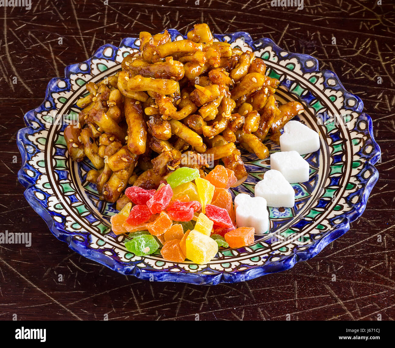 Chakchak dulces orientales, frutas secas y figuró el azúcar en un