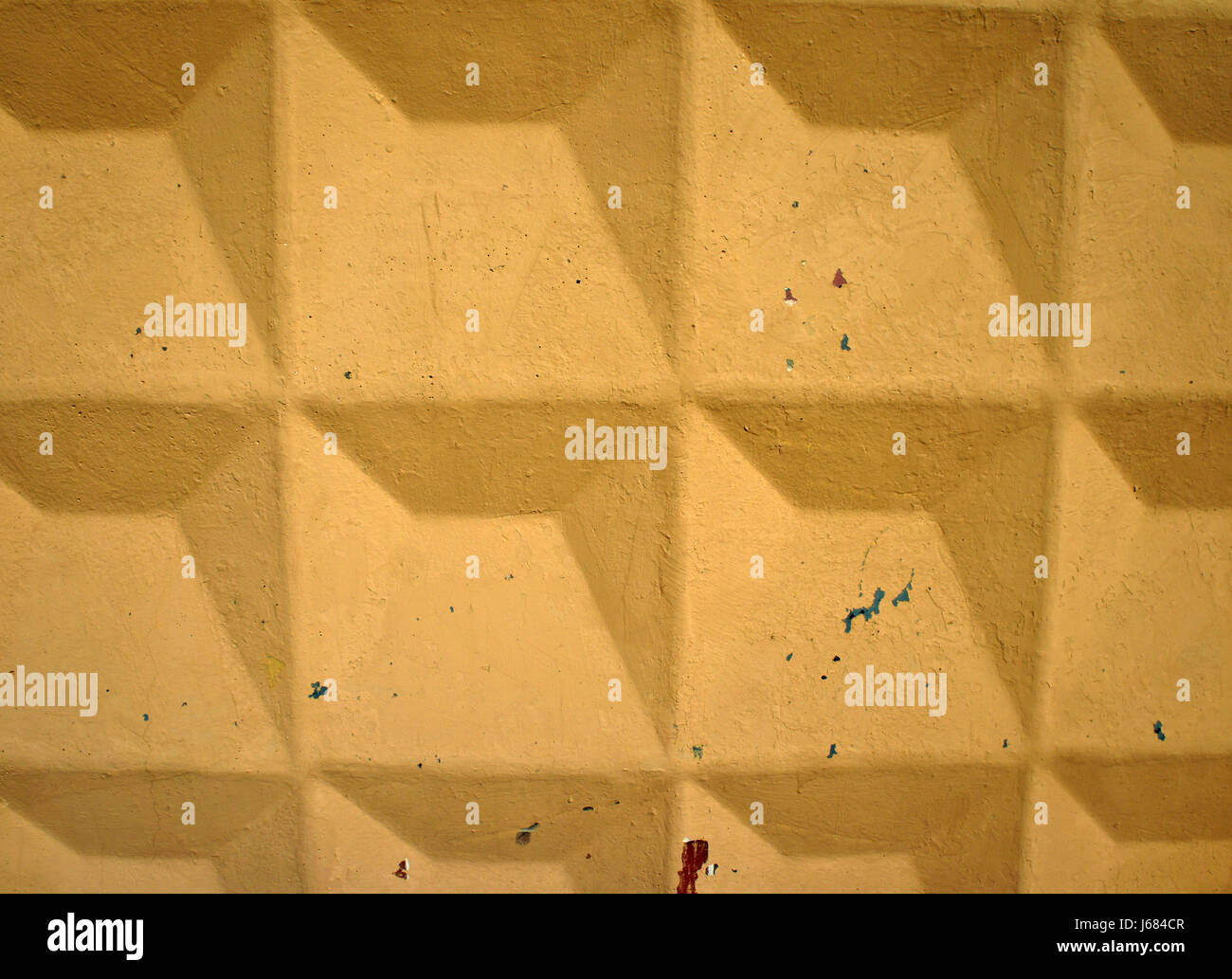 Estufa valla de hormigón armado. Muro de hormigón de color amarillo.  Textura de fondo Fotografía de stock - Alamy