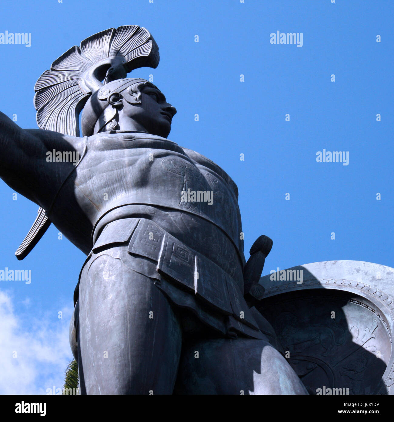 Estatua del brazo armamento guerrero arma lanza el escudo de armas de Aquiles fortaleza de piedra Foto de stock