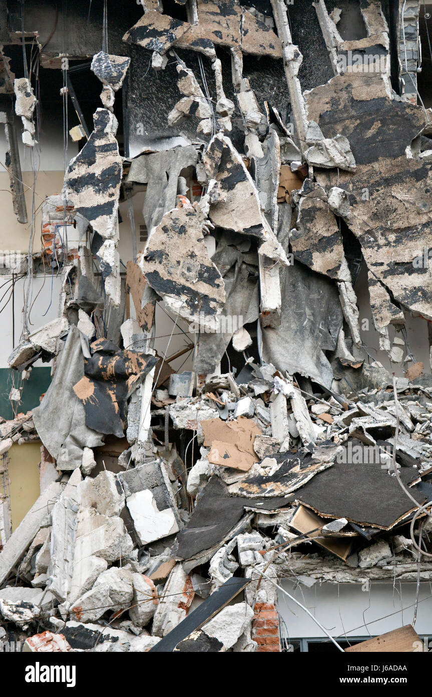 La ruina de la destrucción del terremoto de desechos de demolición edificio de la casa de bombas de desecho Foto de stock