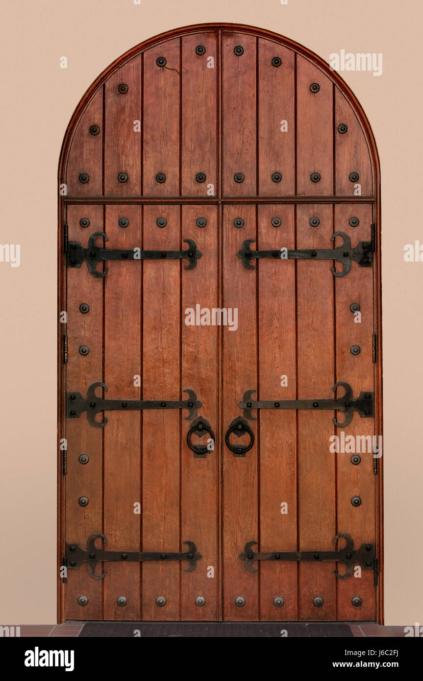 Puertas dobles de la iglesia fotografías e imágenes de alta resolución - Alamy Puertas dobles de la iglesia fotografías e imágenes de alta resolución - Alamy