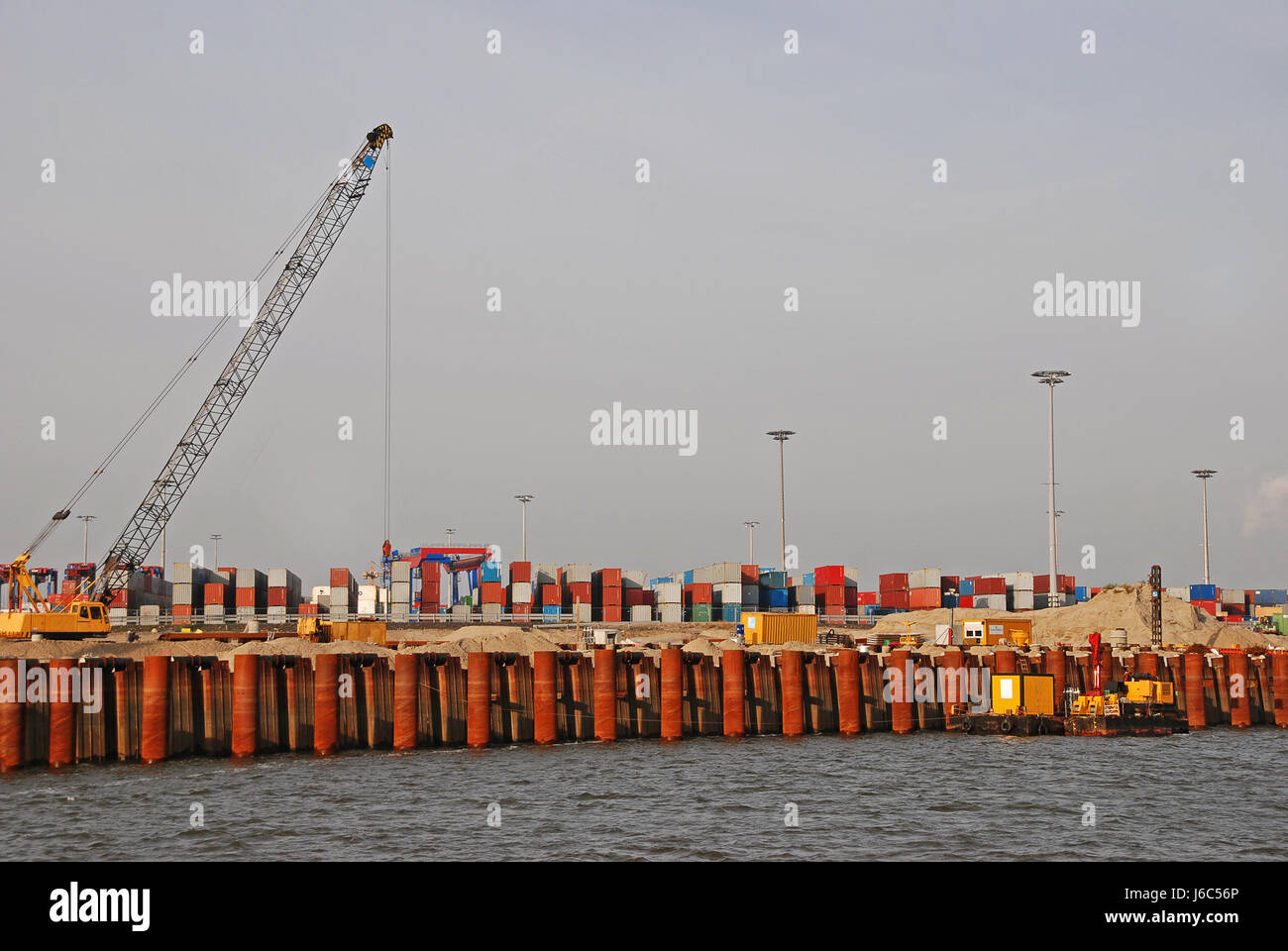 Carga de mercancías buques contenedores Contenedor de punto de recarga actuar Harbor Hamburg Foto de stock