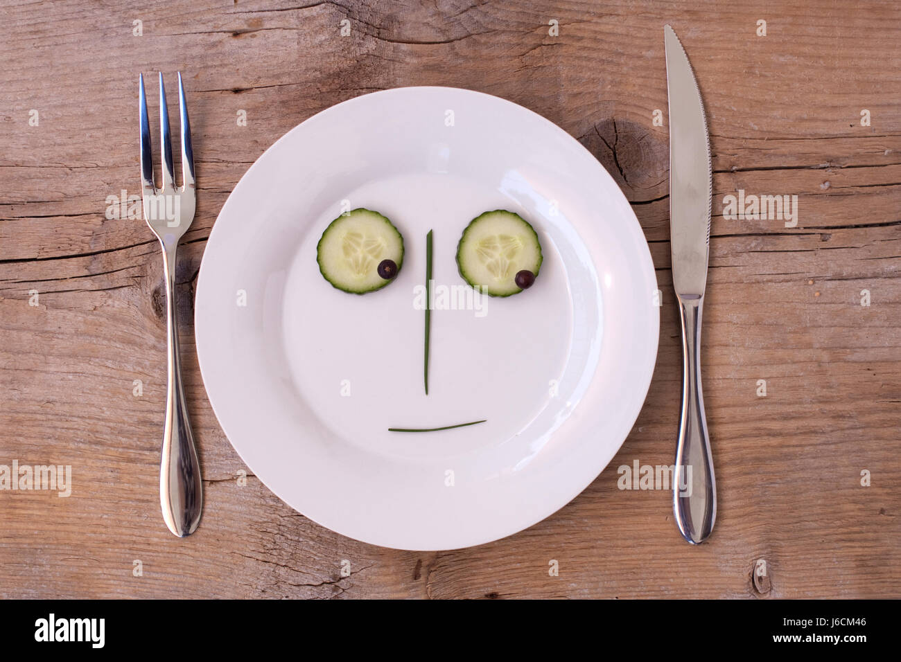 Gemse gesicht teller besteck glcklich gemse vegetarisch ausdruck gesicht essen Foto de stock