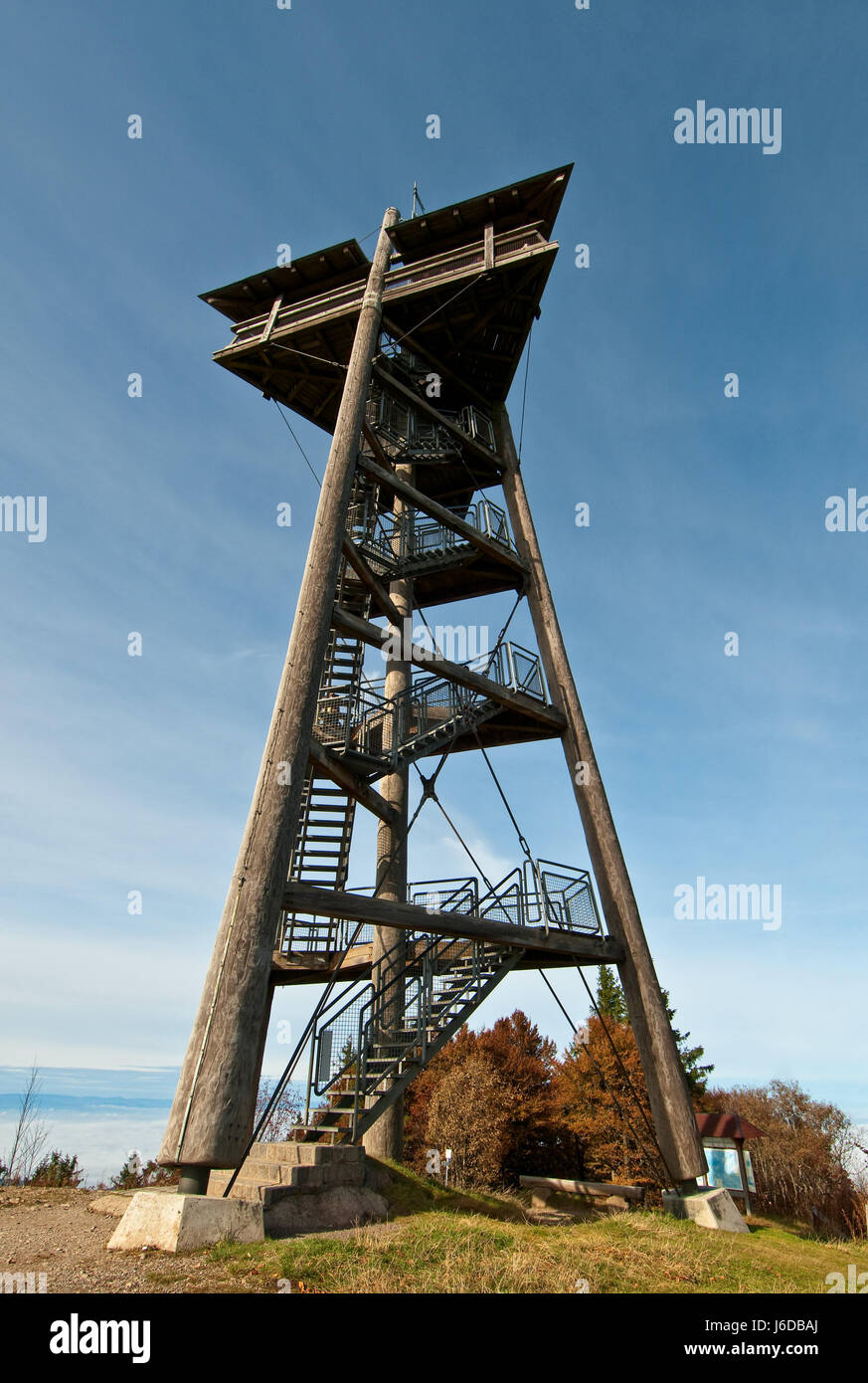 Cumbre de madera torre climax bosque negro pico belvedere freiburg otoño otoño Foto de stock