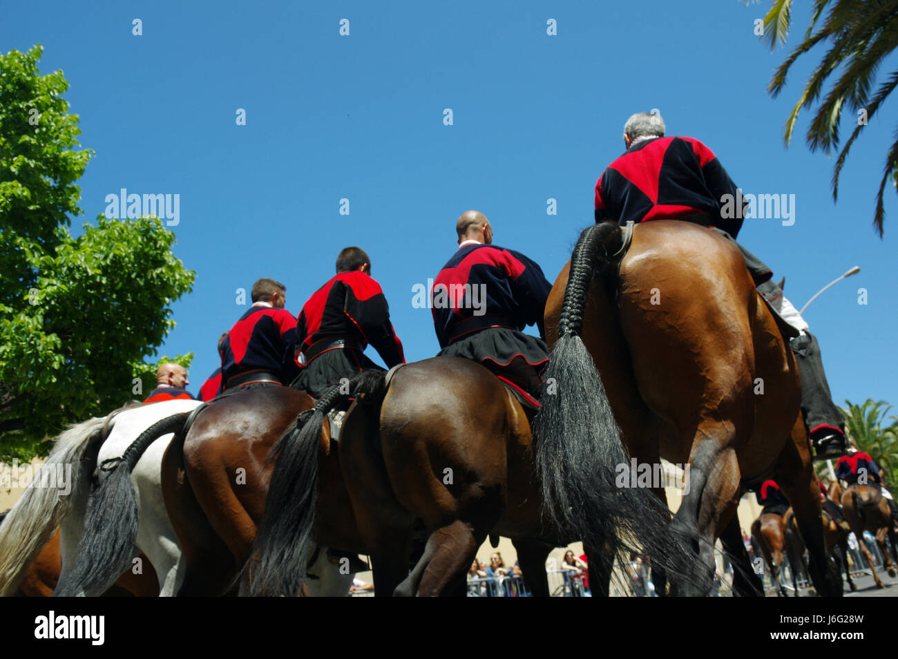 Sassari, Italia, 21 de mayo de 2017 Cavalcata Sarda 2017. Cada año en mayo en Sassari (Cerdeña) un espectacular desfile de cientos de cochecito y jinetes/cientos de amazonas de toda Cerdeña. La Cavalcata Sarda es seguido por miles de personas y por los muchos turistas que admiran la belleza de los trajes, el color de la fantasía y la habilidad de jinetes y cientos de amazonas. © Alberto Maisto/Alamy Live News Foto de stock