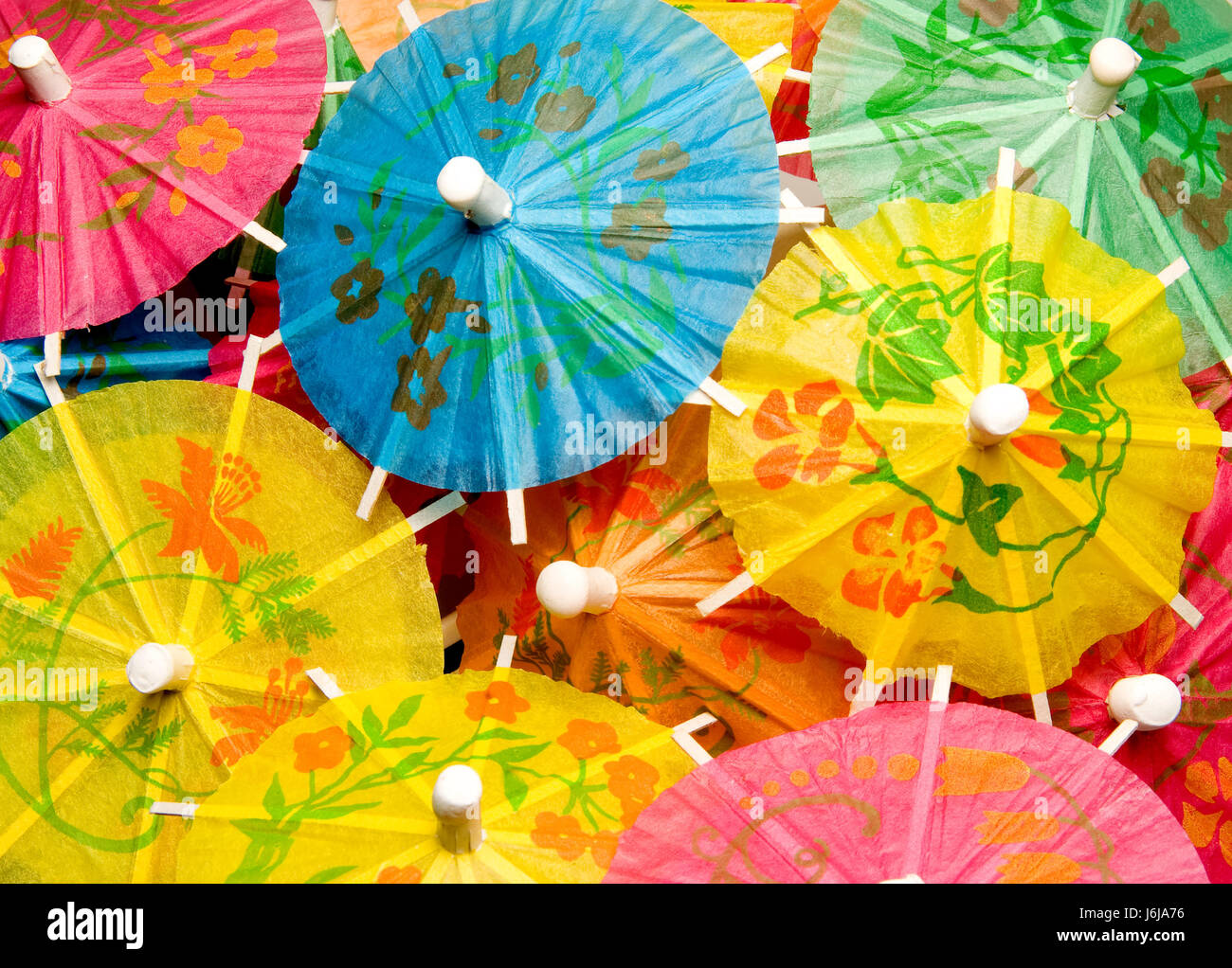 Paraguas japonés exóticos asiáticos hoja de papel tavern bar Fotografía de stock -