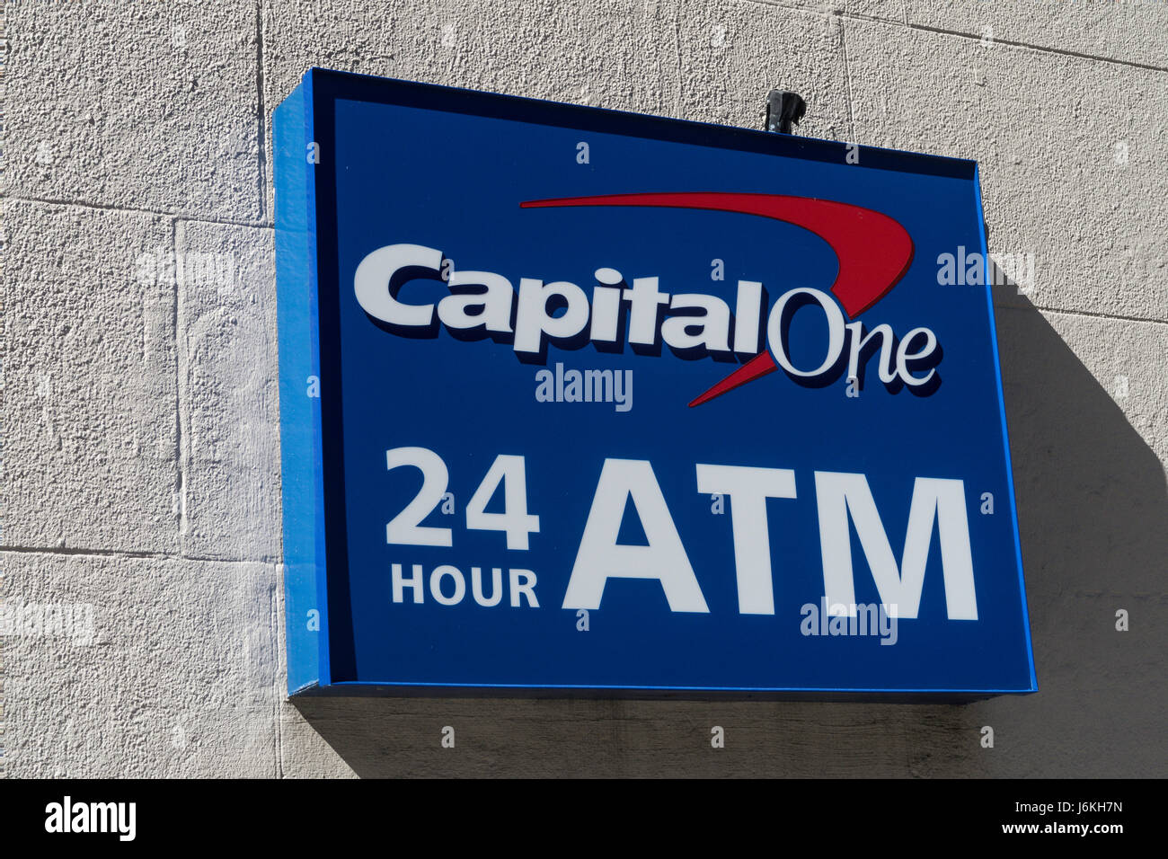 Capital One signo ATM de 24 horas, en la ciudad de Nueva York, EE.UU. Foto de stock