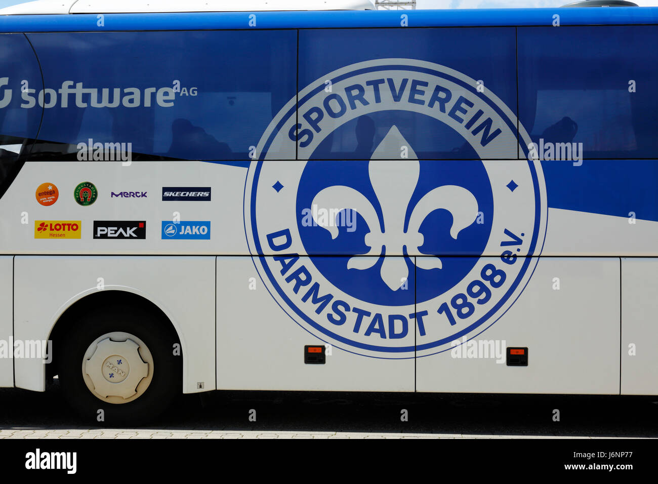 Deportes, fútbol, Bundesliga, 2016/2017, Borussia Moenchengladbach vs SV Darmstadt 98 2:2, el estadio Borussia Park, equipo de Darmstadt bus Foto de stock