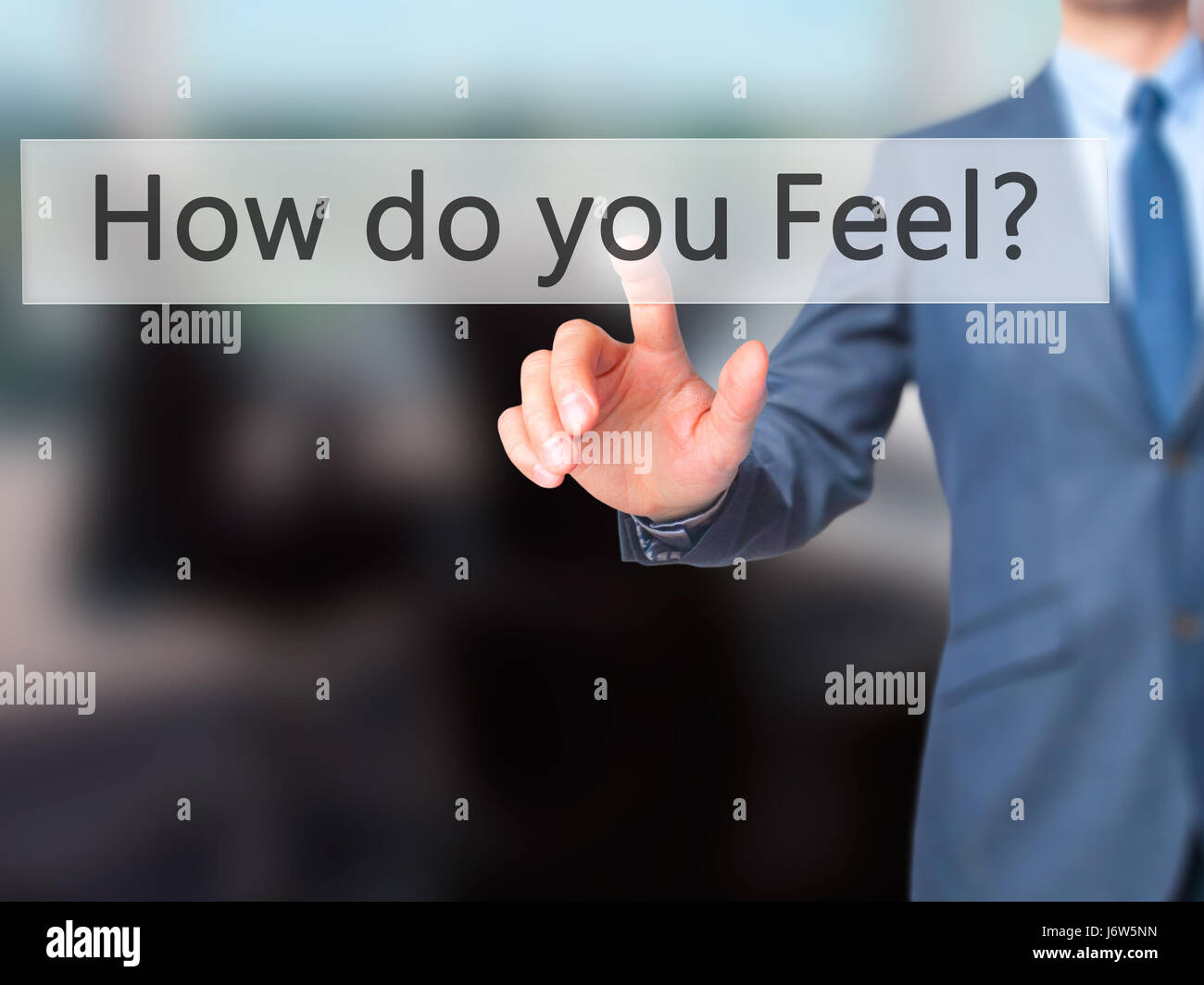 ¿Cómo te sientes - Empresario mano pulsando el botón en la interfaz de pantalla táctil. Negocios, tecnología, internet concepto. Stock Photo Foto de stock