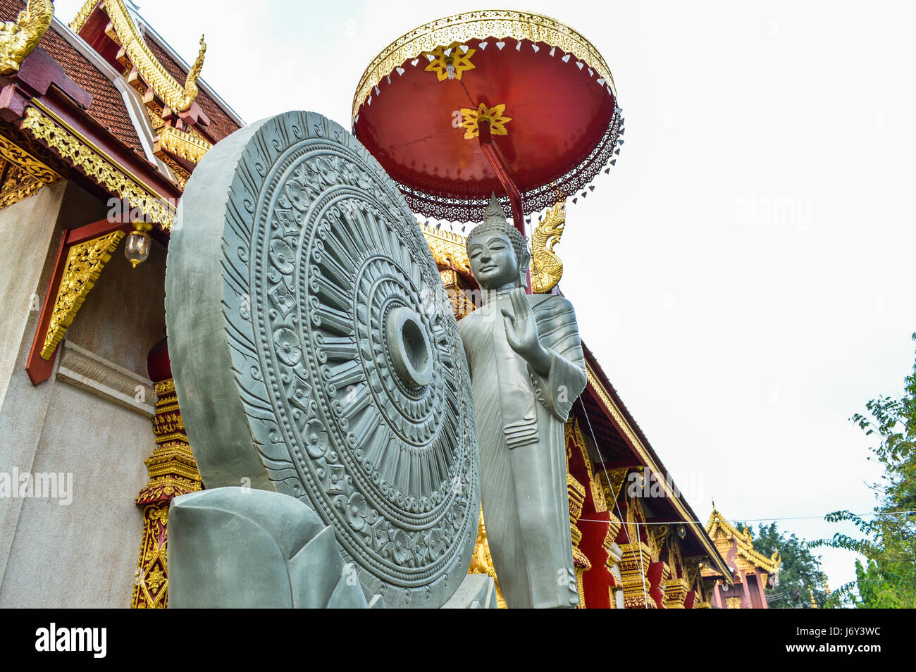 Chiang Rai, Tailandia - Abril 15, 2017 : Songkran es el festival de Año Nuevo tailandés.imagen del Buda Foto de stock